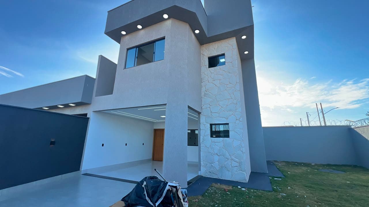Sobrado Novo com 3 Quartos e Suíte quintal à Venda no Pontal Sul