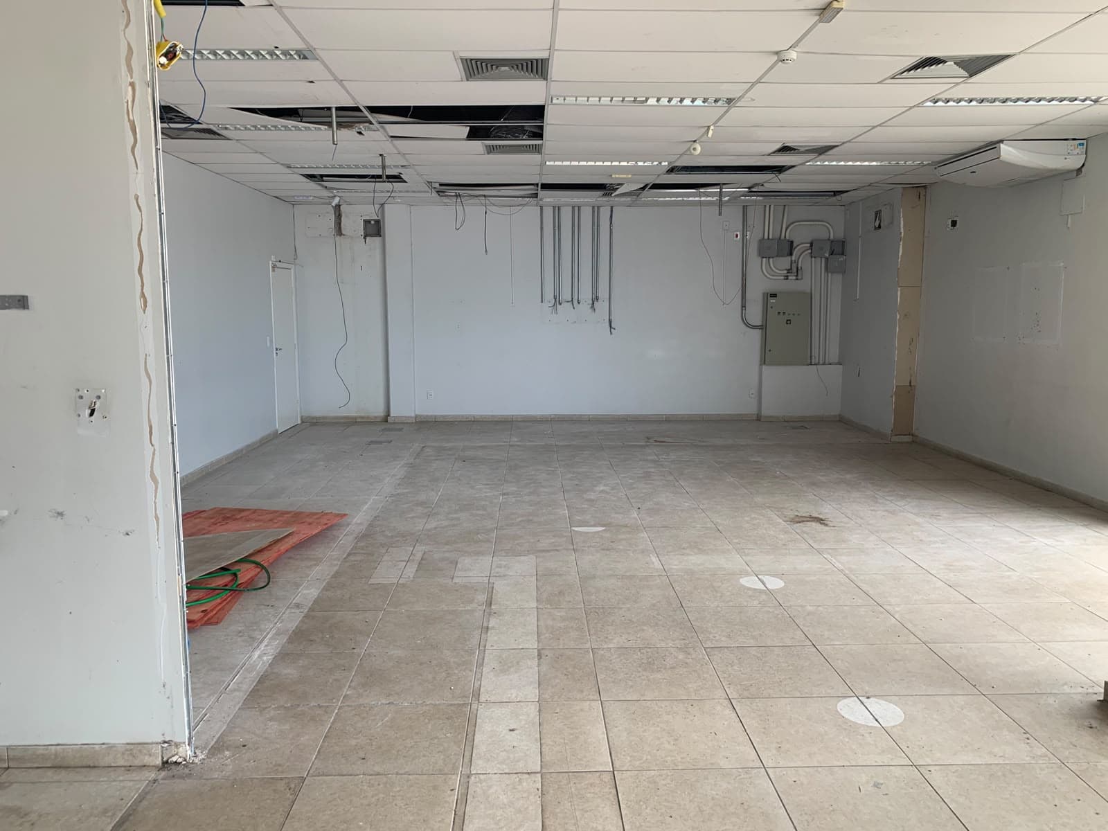 Galpão Jardim Novo Mundo 650 m² com Estacionamento Próprio