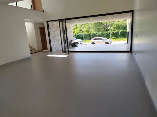Casa Alto Padrão no Jardins Capri | 4 Quartos | 3 Suítes | Vista para Mata