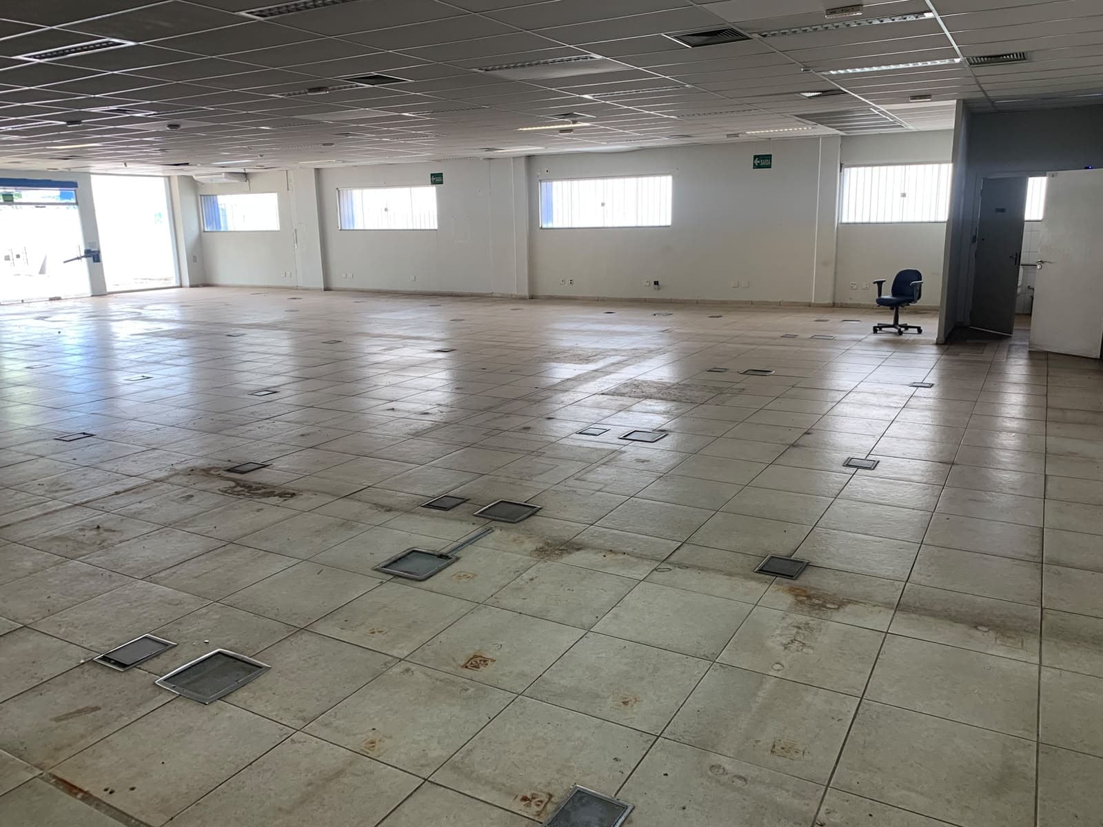 Galpão Jardim Novo Mundo 650 m² com Estacionamento Próprio