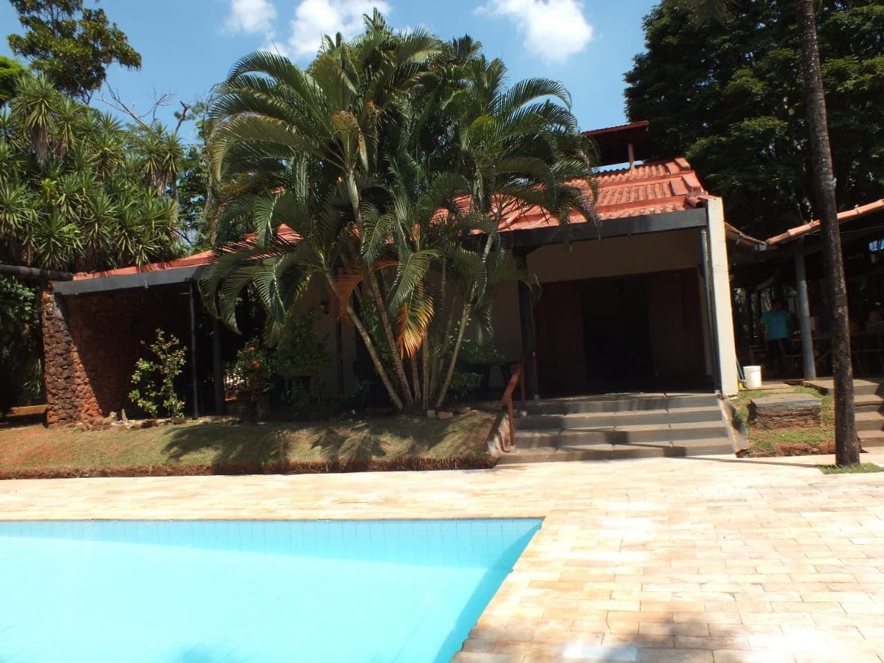 Vendo chácara de 4.500.00 metros com 11 suítes