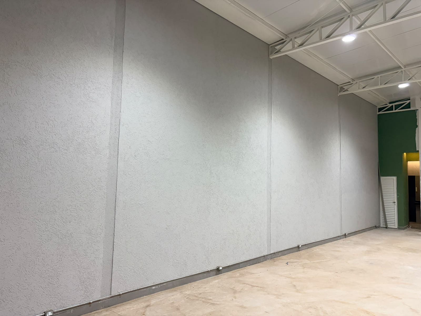Galpão com 145 m2 ,  Condomínio das Esmeraldas