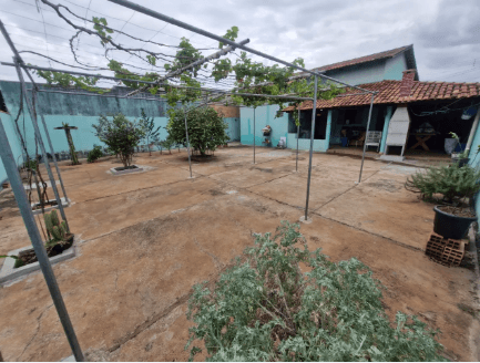 Casa Sozinha no Lote com 390 m² e Garagem para 8 Carros no Setor Castelo Branco