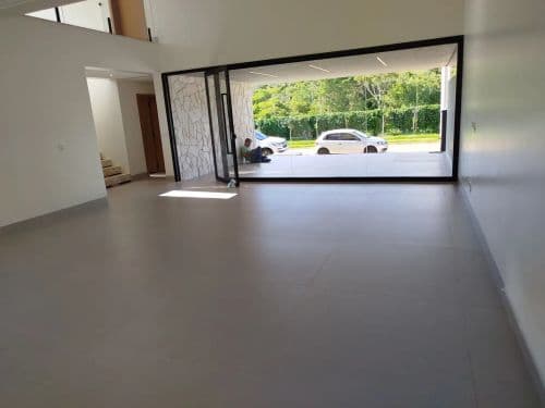 Casa Alto Padrão no Jardins Capri | 4 Quartos | 3 Suítes | Vista para Mata