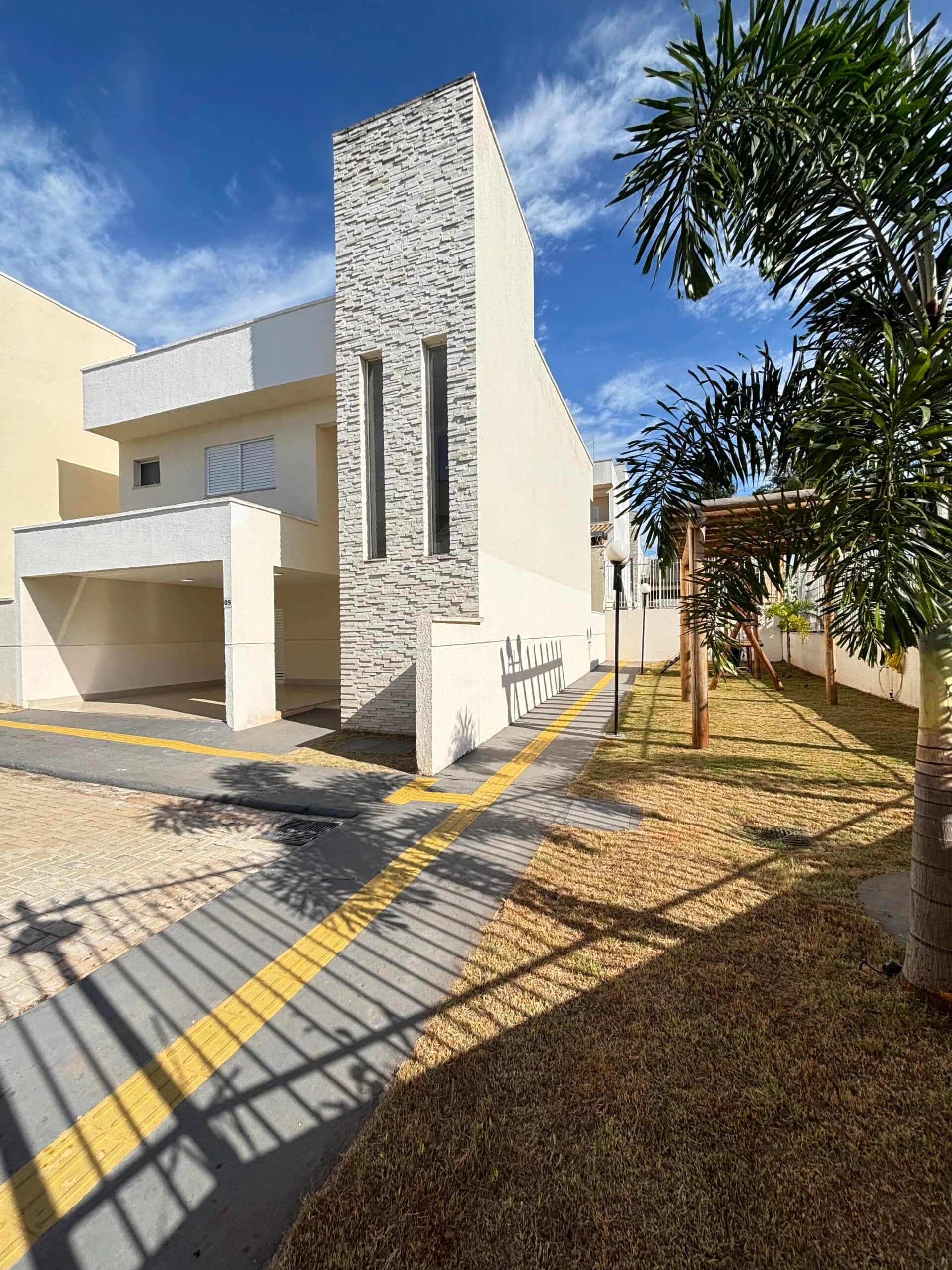 Sobrado Novo com 3 Suítes no Bairro Cardoso, sobrados Individuai, Quintal Condomínio Completo R$ 940 Mil