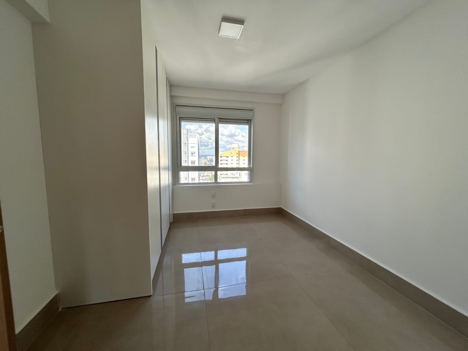 Apartamento com 3 suítes no Setor Bueno