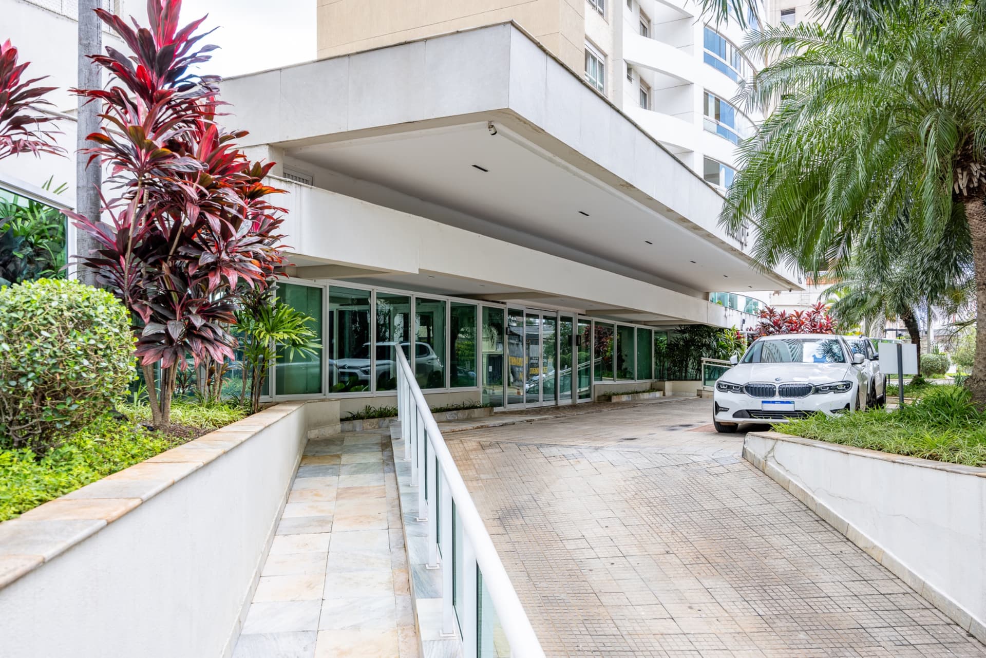 Apartamento de Alto Padrão com Ampla Varanda Gourmet  com 3 suítes no Setor Marista
