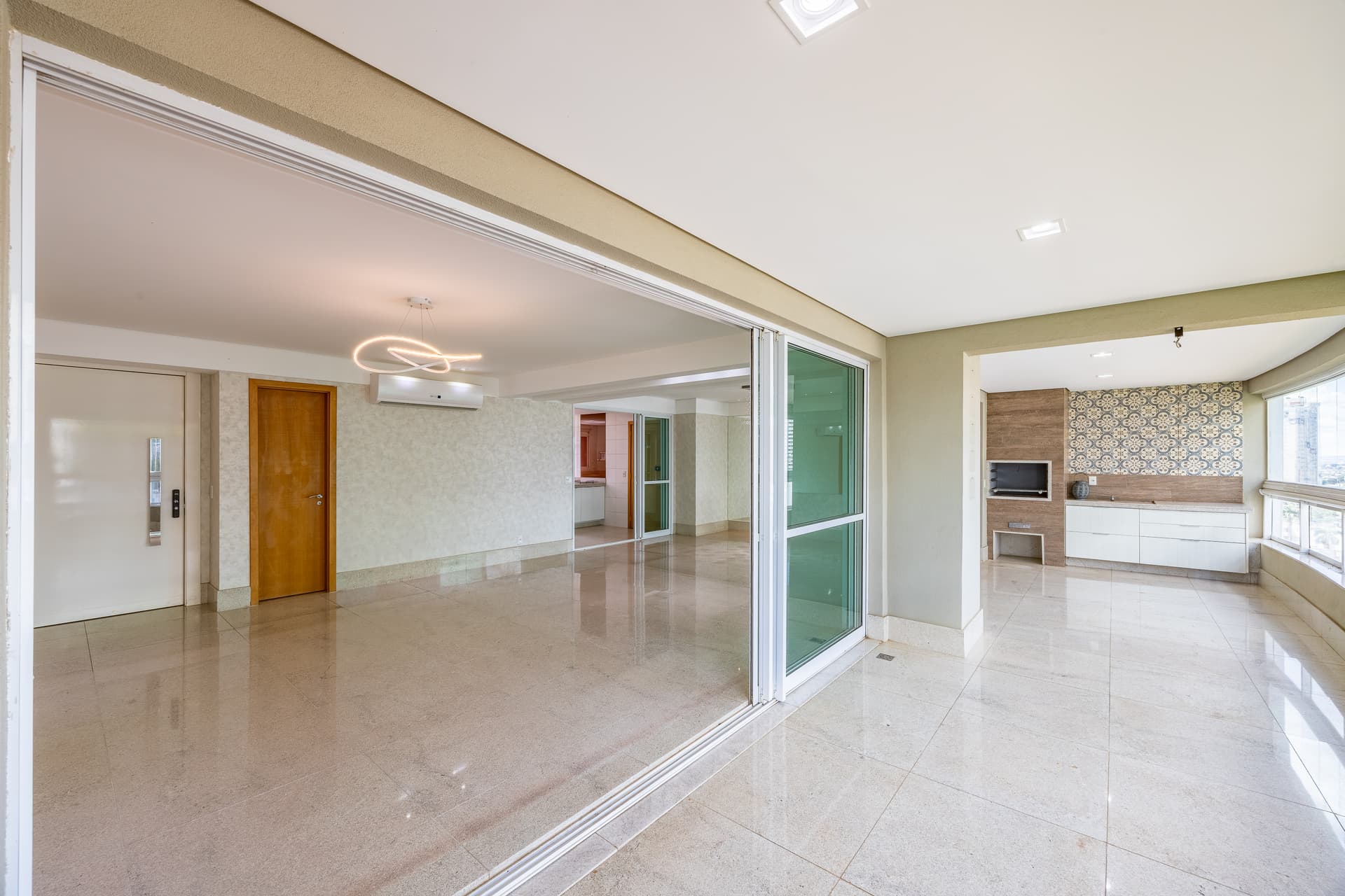 Apartamento de Alto Padrão com Ampla Varanda Gourmet  com 3 suítes no Setor Marista