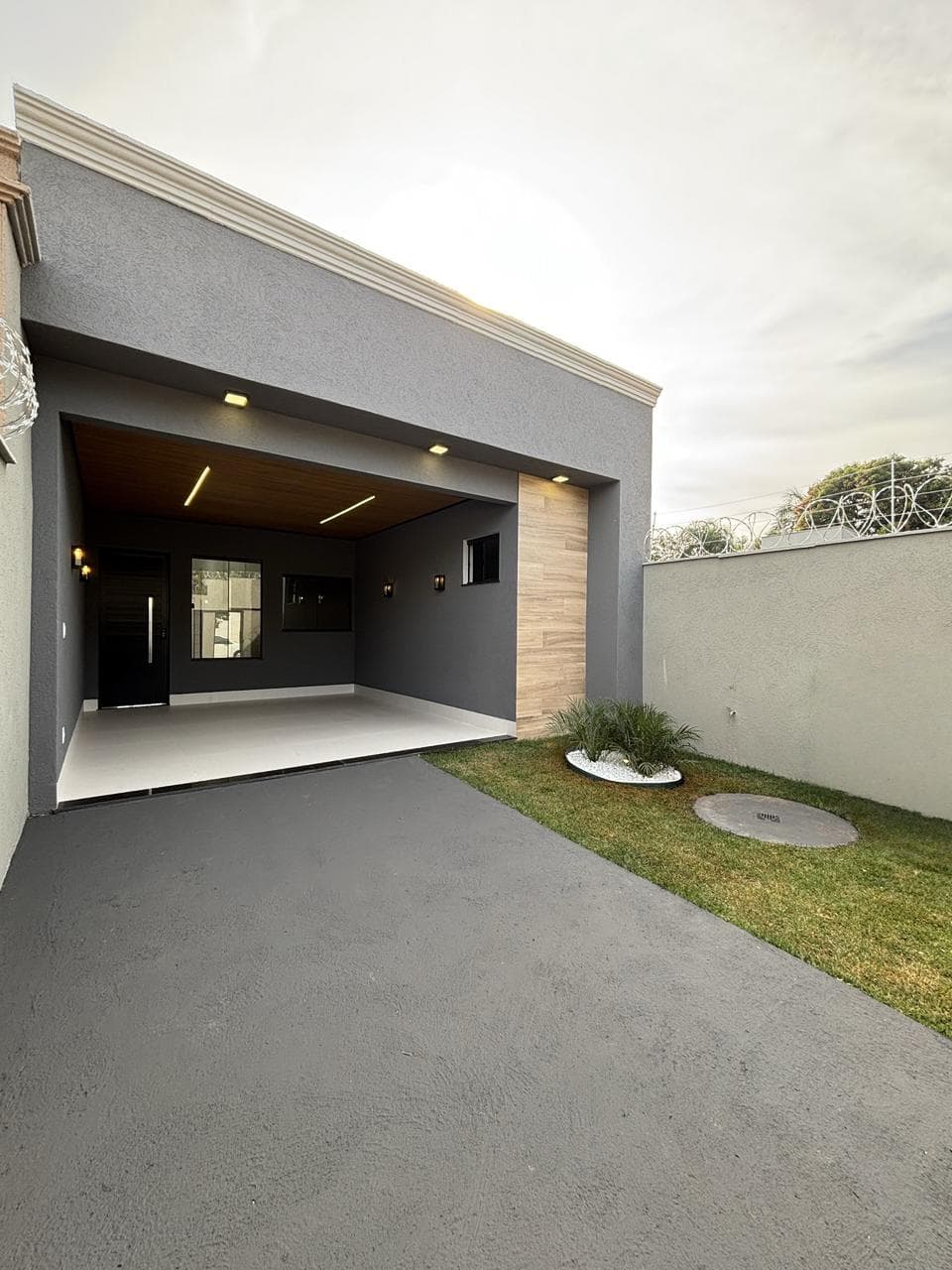 Casa com 3 quartos e piscina no Setor Central - Aparecida de Goiânia