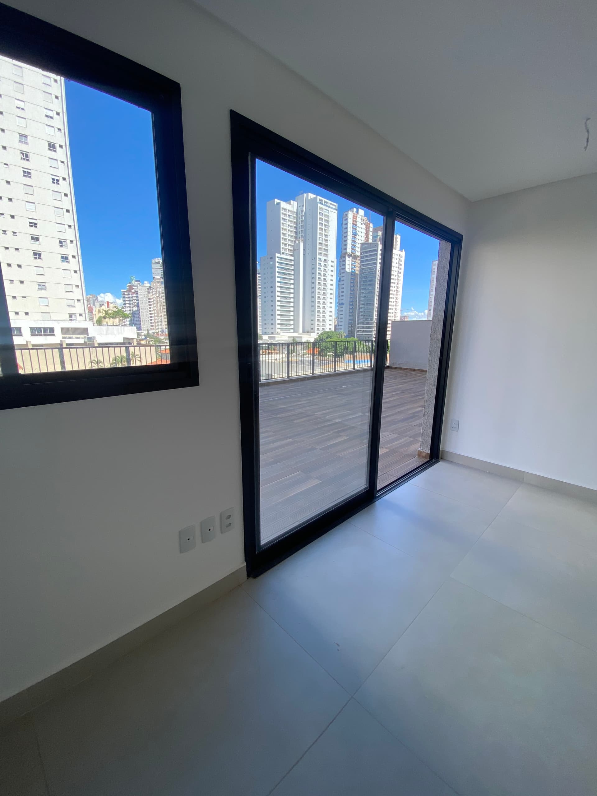 Apartamento Garden, sendo 2 quartos com 129 metros de área interna.