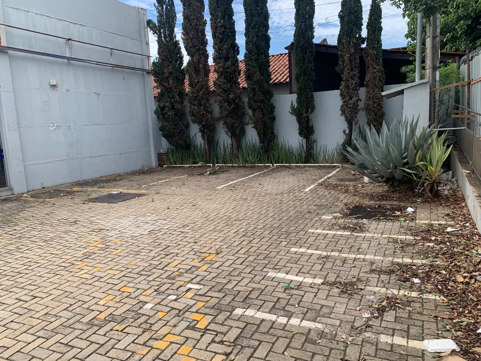 Galpão Jardim Novo Mundo 650 m² com Estacionamento Próprio