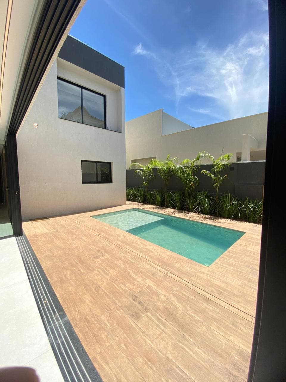 SOBRADO DE ALTO PADRÃO À VENDA | JARDINS CAPRI | 4 SUÍTES