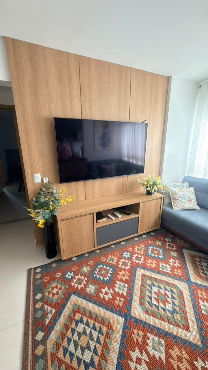 Apartamento 3 quartos, 1 suíte, completo em armários, 2 vagas de garagem, andar alto - Aeroviário