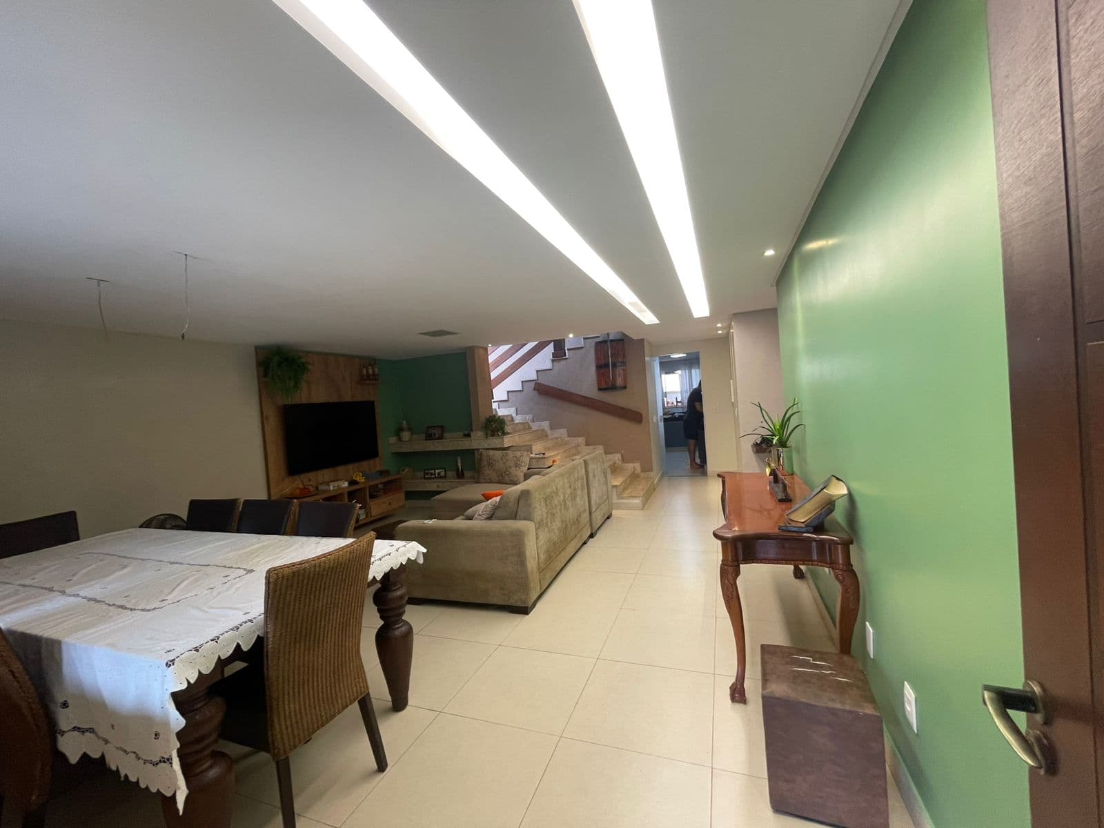 Casa Moderna com 273 m², 3 Suítes e Espaço Gourmet, Ar-Condicionado e Aquecimento Solar, Bosque aréa verde, Goiania Goias
