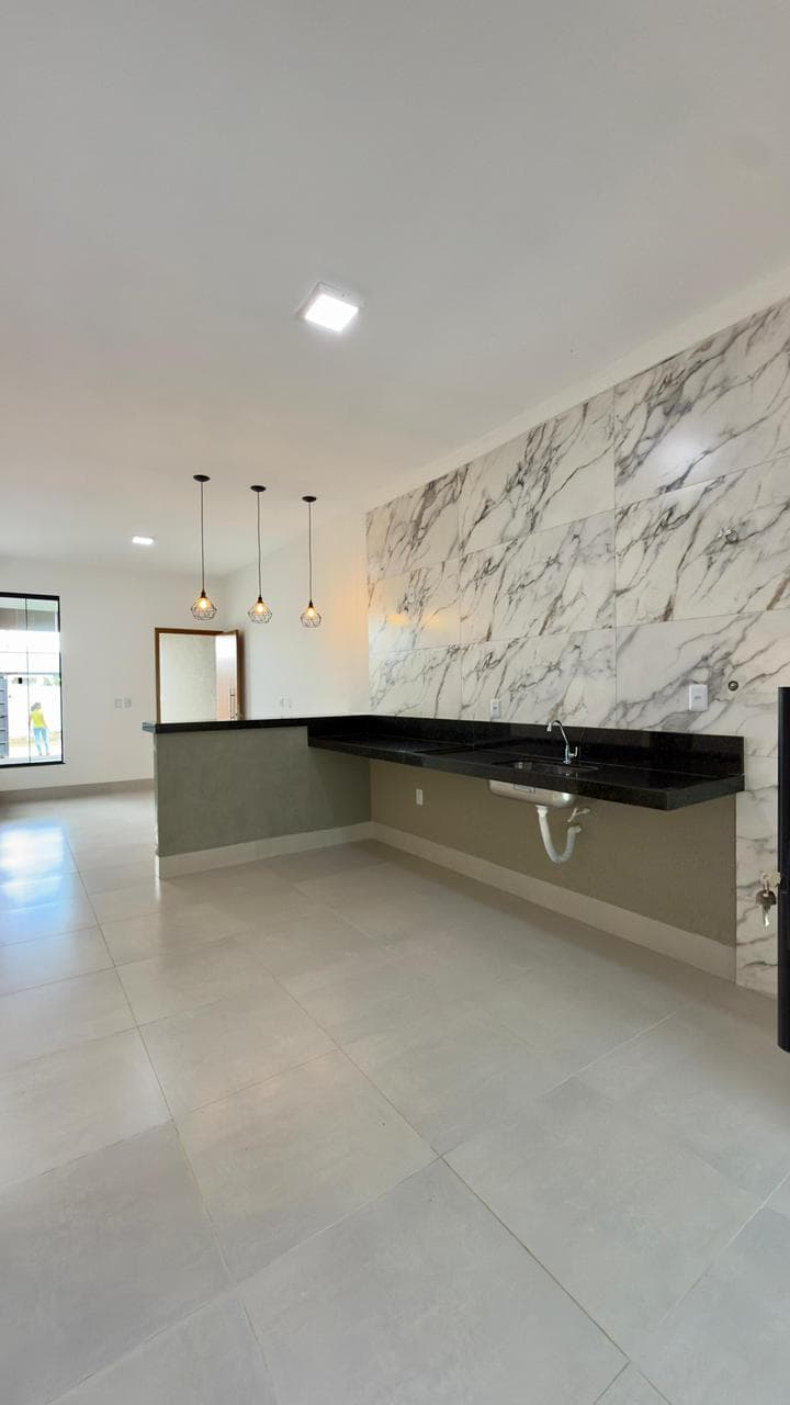 Casa com 2 quartos no Parque Montreal com quintal amplo