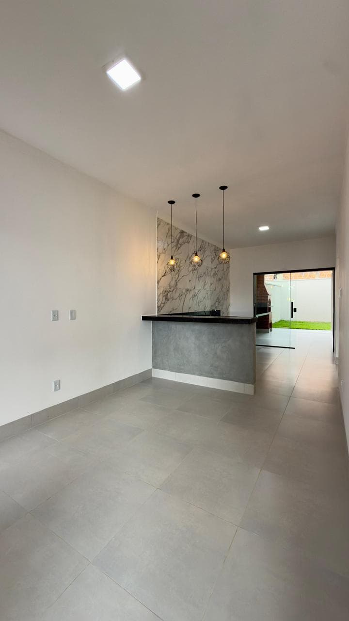 Casa com 2 quartos no Parque Montreal com quintal amplo
