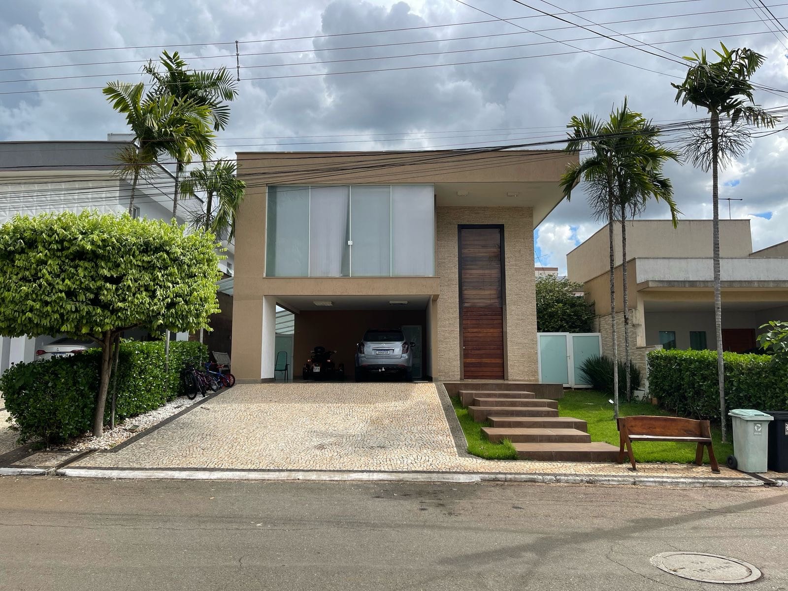 Sobrado de 4 suítes no Jardins Madri