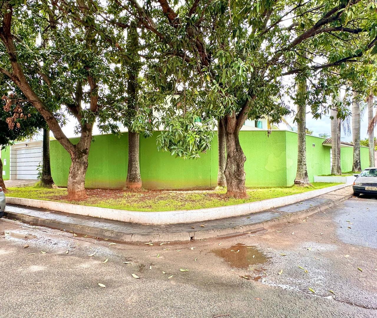 SOBRADO DE ESQUINA DE 5 QUARTOS NO SANTA GENOVEVA