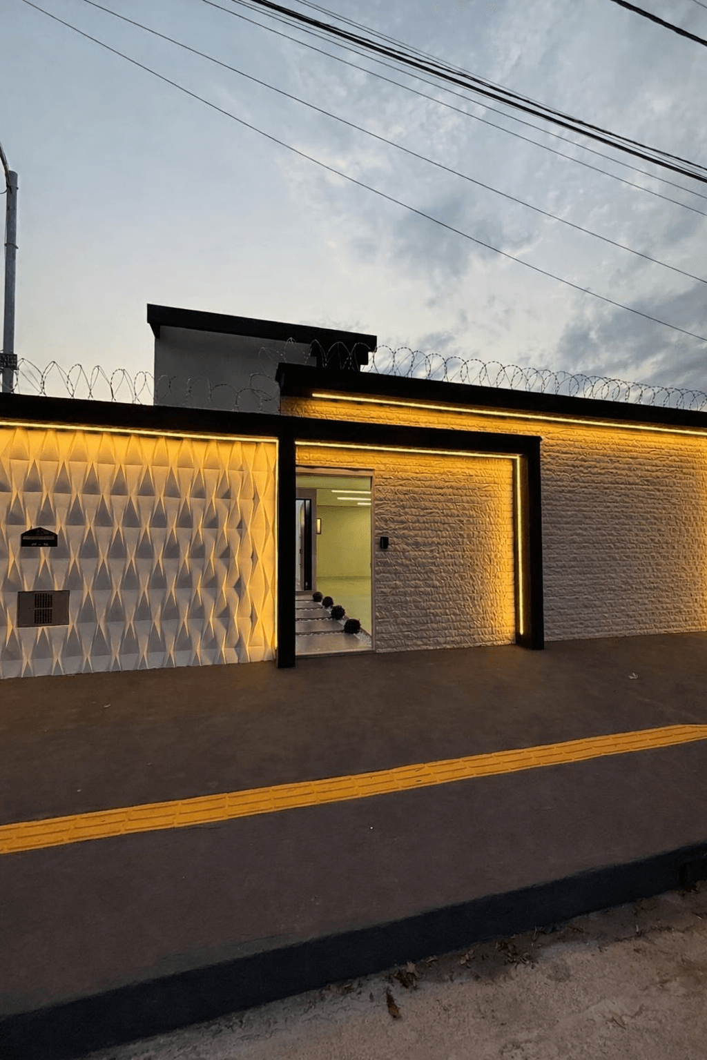 Projeto Alto Padrão com 3 suítes, closet e área gourmet completa.