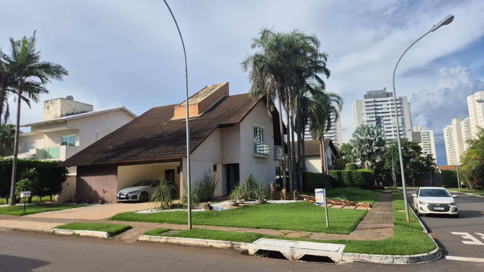 Exclusiva Casa de esquina no Condomínio Granville 4 quartos 1 suíte master