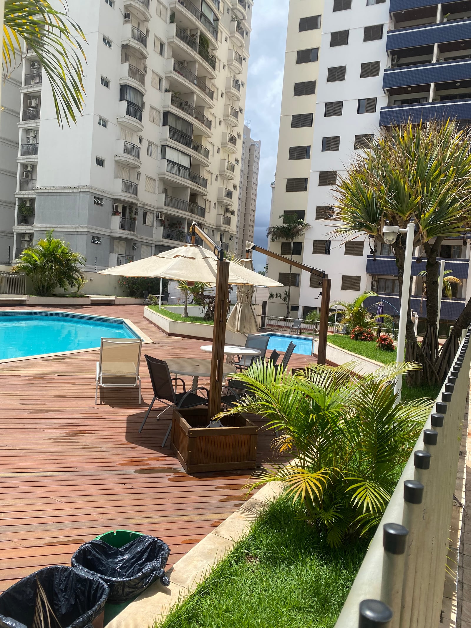 Apartamento com 117 Metros, Sacada ampla com 2 vagas de Garagem individual