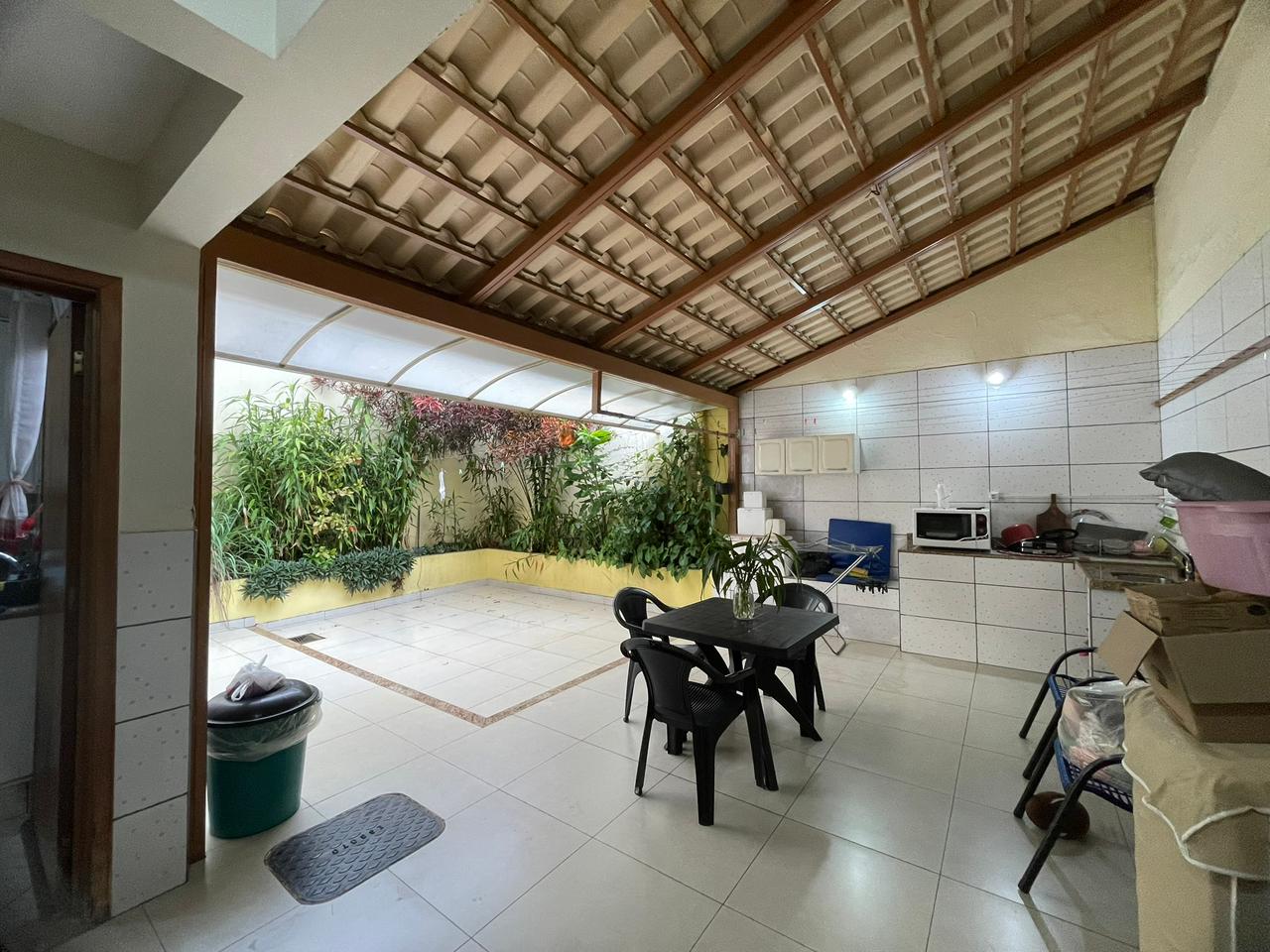 Sobrado com 4 Quartos à venda, 202m² - Setor Nova Suíça