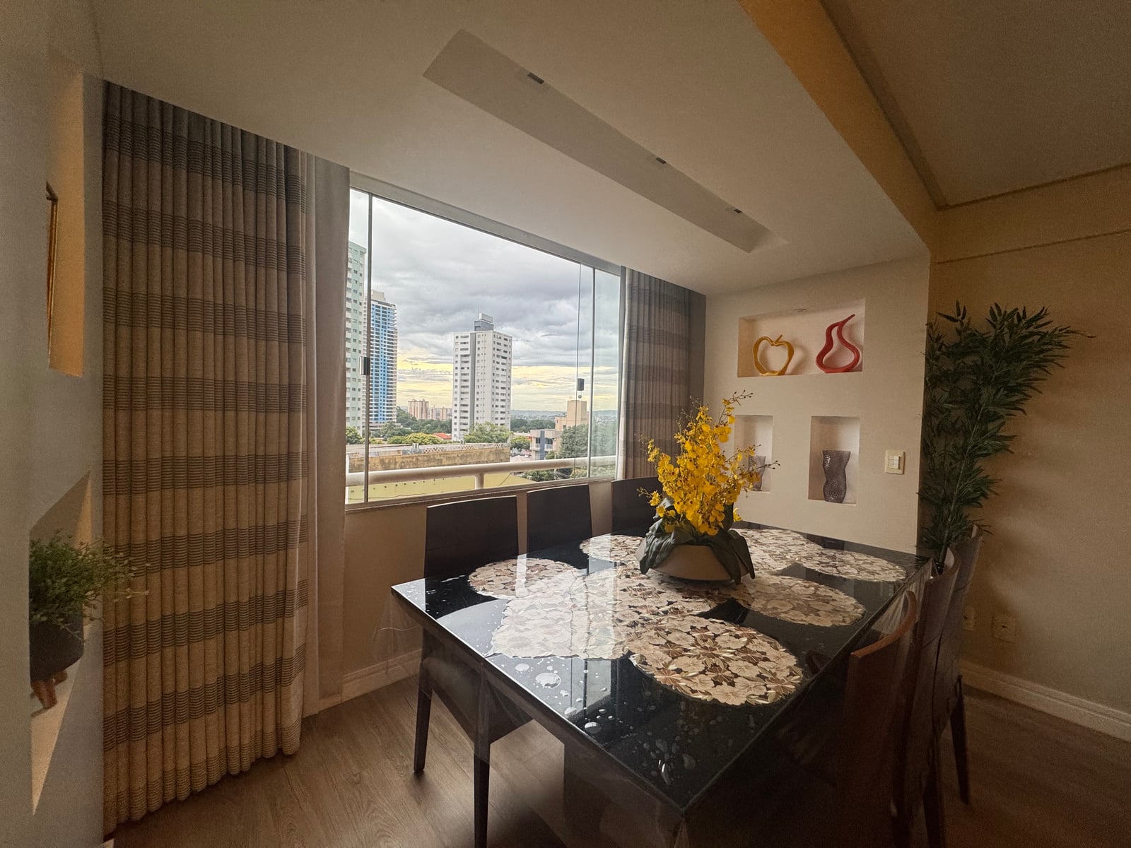 Apartamento todo mobiliado no Pq amazônia  3 quartos sendo 1 suite de 83 metros