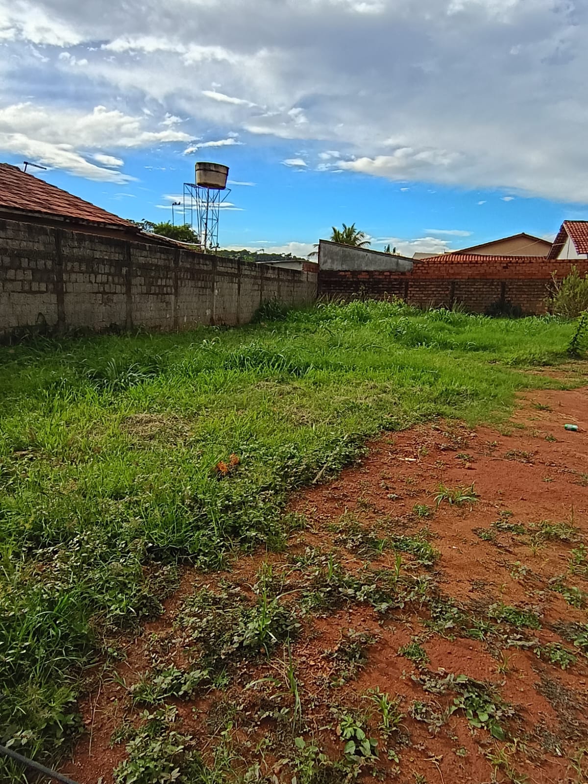 Lote comercial no Senador Canedo.