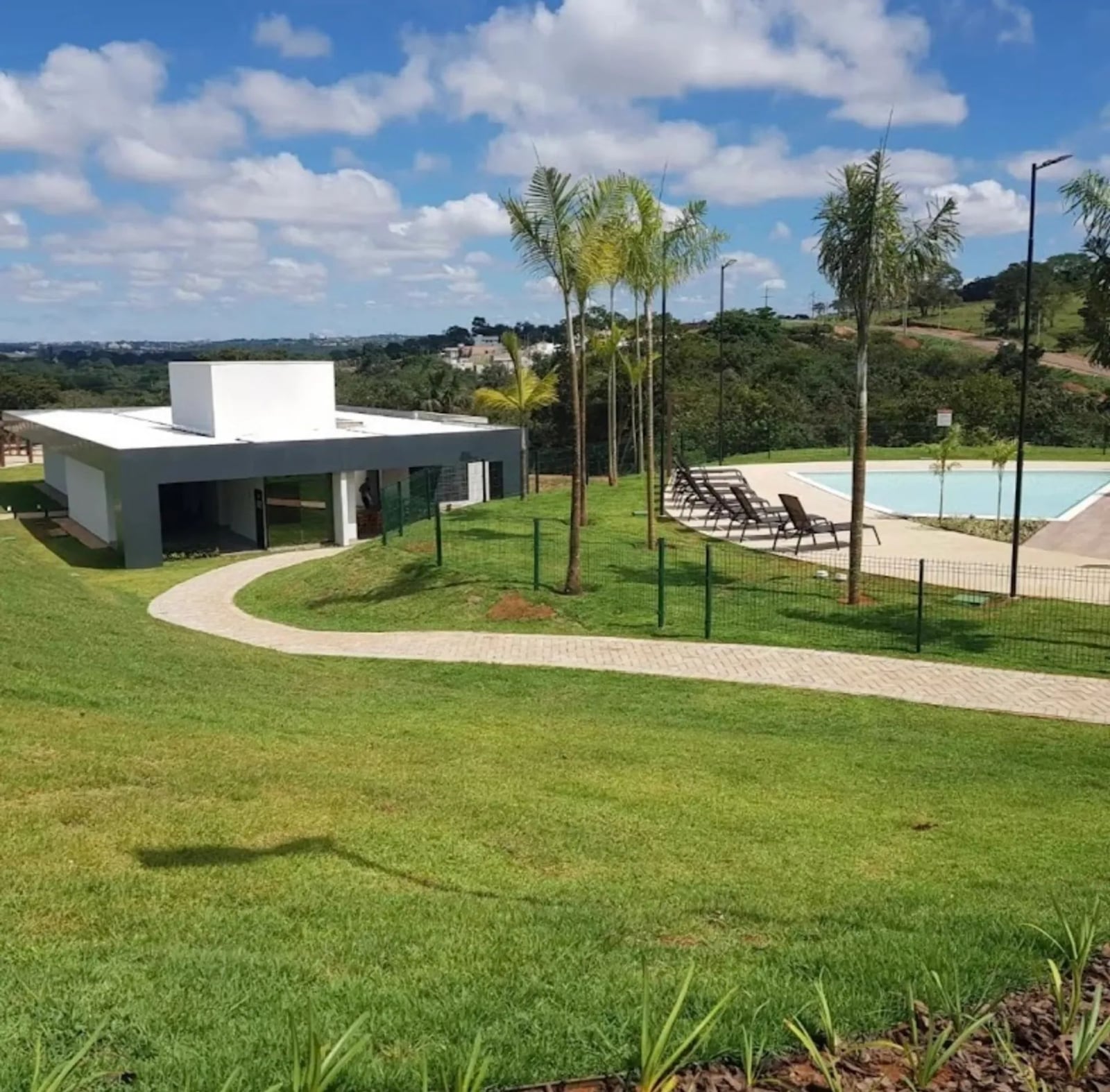 Imóvel para venda possui 368 metros quadrados em Jardins Parma - Senador Canedo - GO