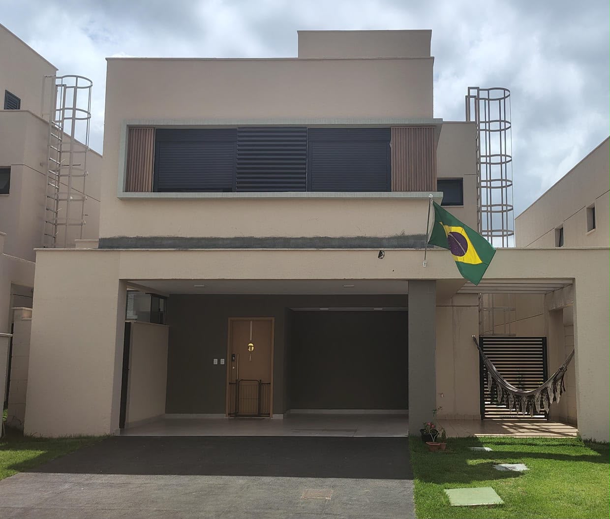 SOBRADO JARDINS MARSELHA | 4 QUARTOS - 3 SUITES