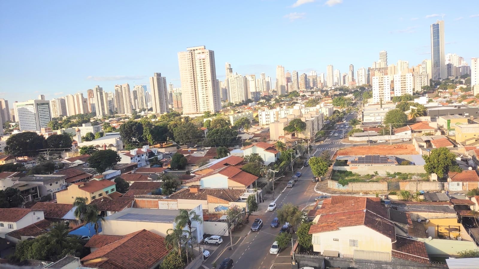 Apartamento próximo ao Goiânia Shopping Andar alto, nascente, “ Pedra Branca “