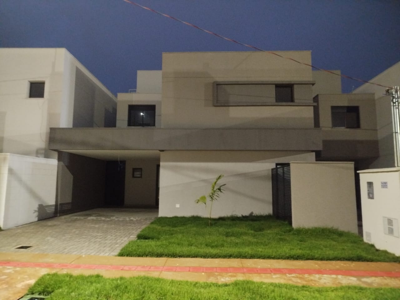 Casa sobrado de 3 suítes Jardins Cannes 150m² próximo ao horta