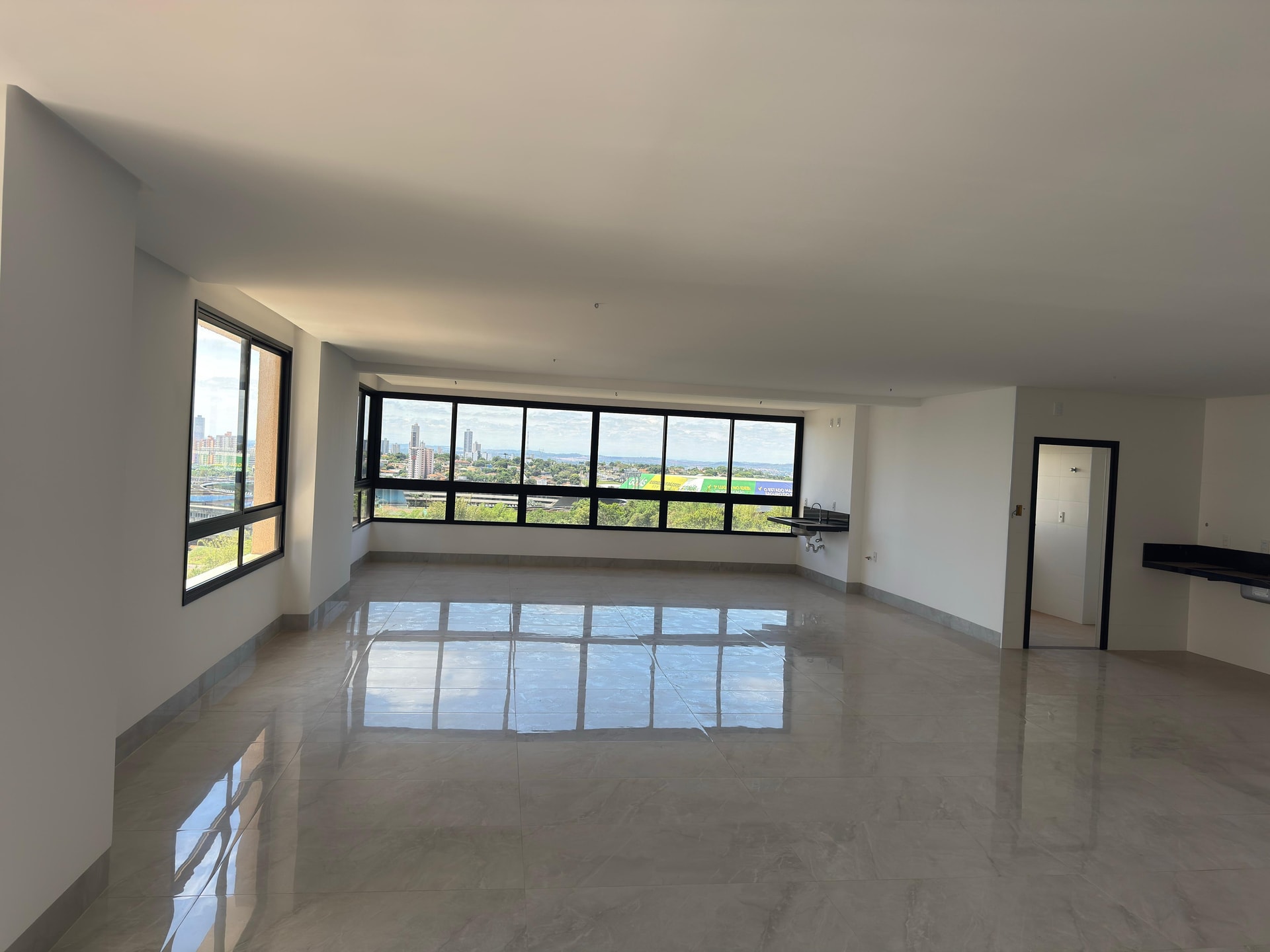 Apartamento no Jardim Goiás  Residencial Infinit Flamboyant Residence  4 suítes 4 suite hidromassagem e duas cubas