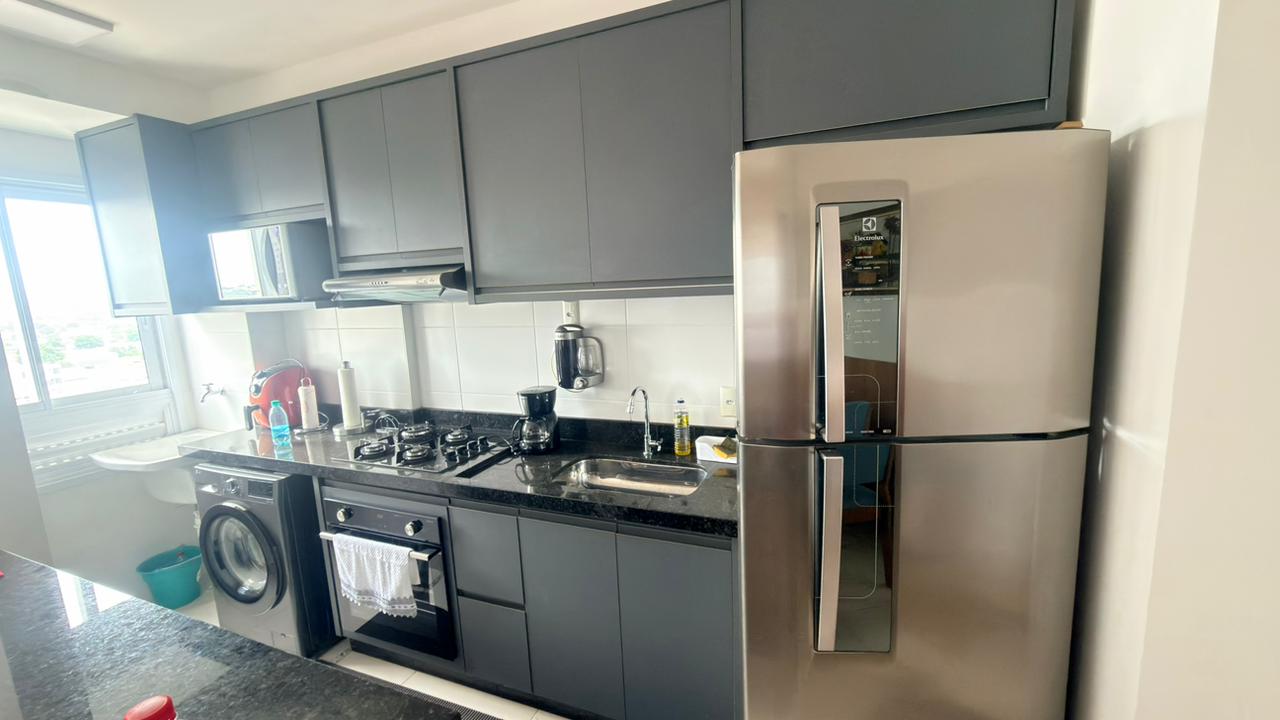 Apartamento 3 quartos, 1 suíte, completo em armários, 2 vagas de garagem, andar alto - Aeroviário