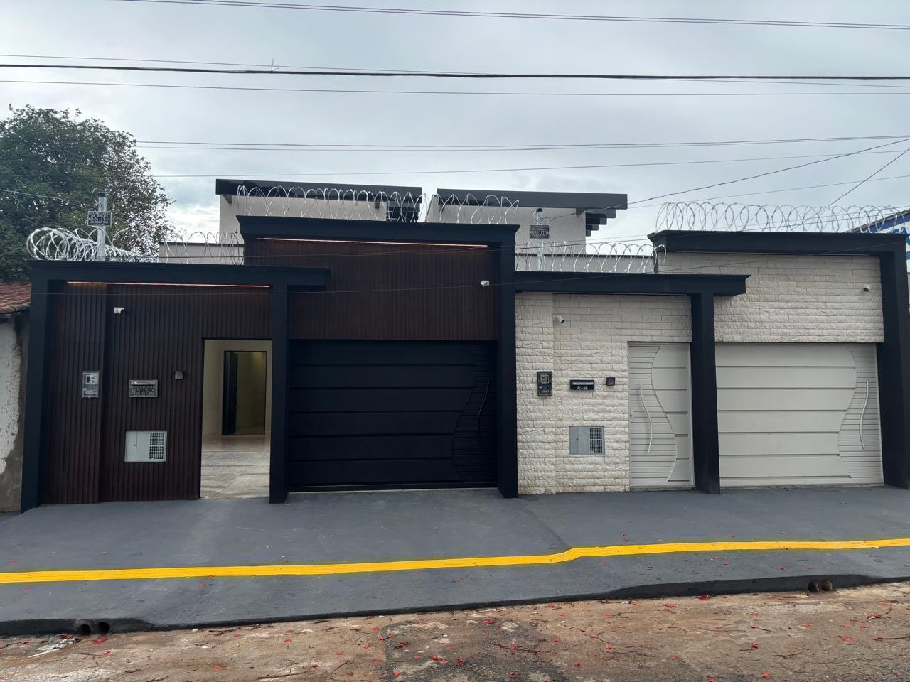 Casa no setor Vila Boa com 3 quartos com 2 suítes americanas Fachada personalizada