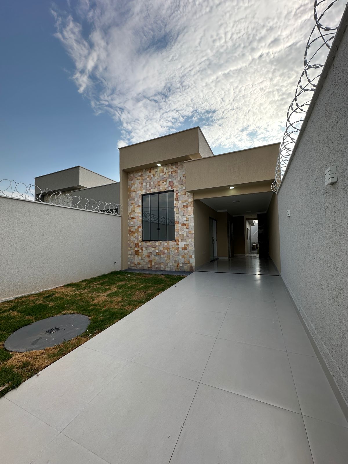 Casa Nova 3 Quartos com Suíte e Área Gourmet, 180m² de Terreno R$ 410 Mil