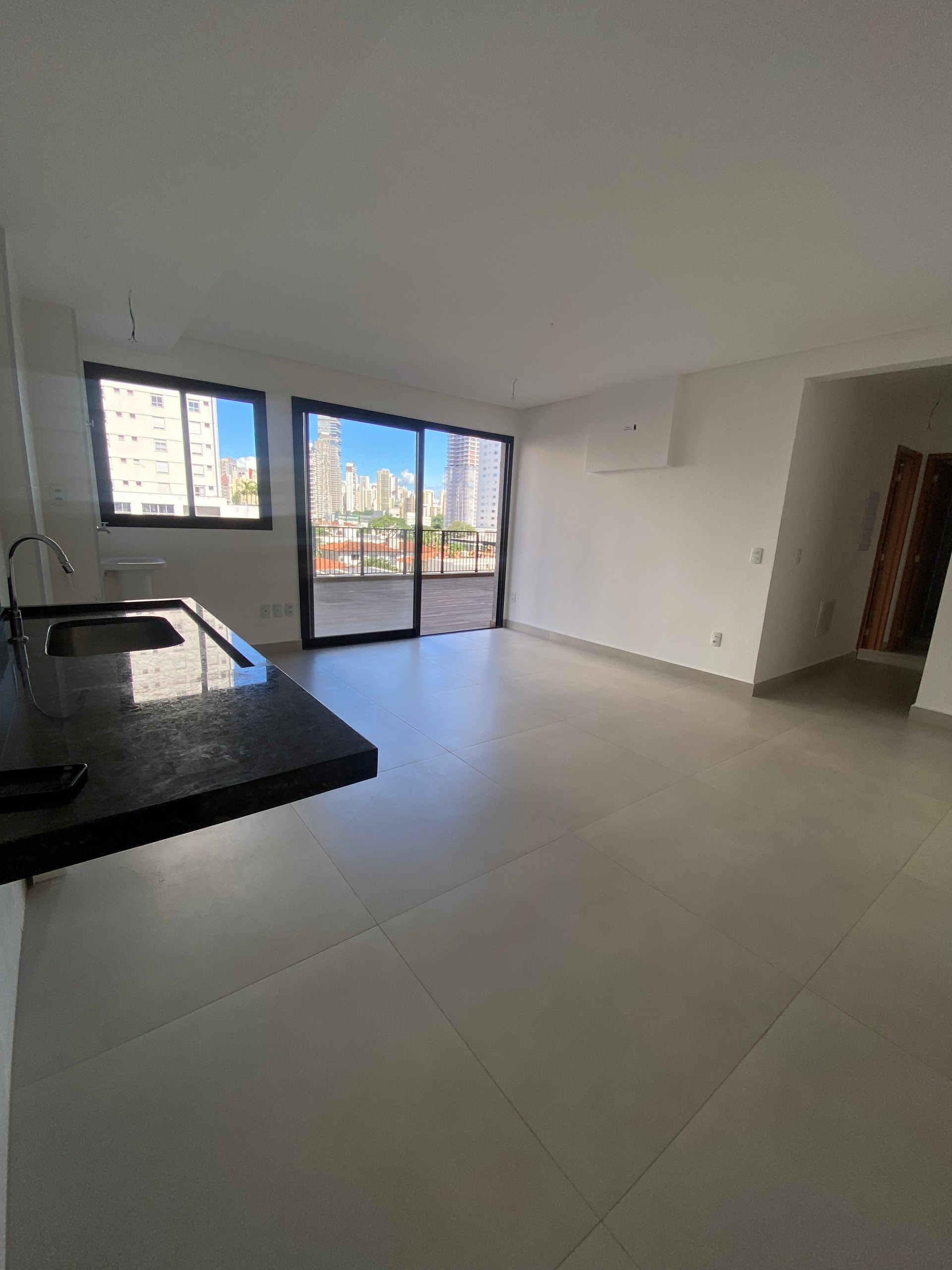 Apartamento Garden, sendo 2 quartos com 129 metros de área interna.