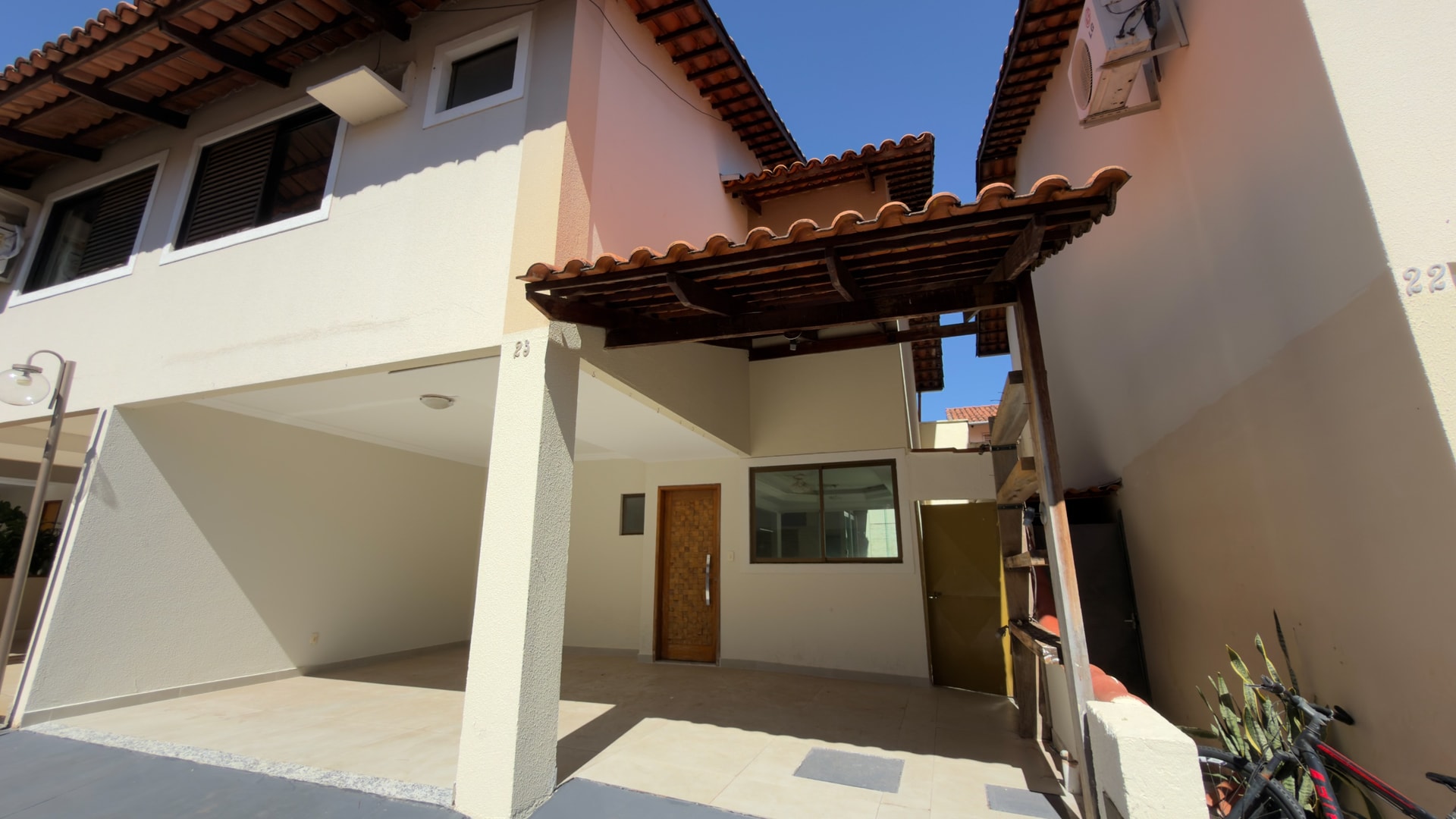 Baixou Sobrado Venda 200m² 3 Quartos c/ Suíte, Próximo ao Flamboyant 2 Vagas, Goiania Goias