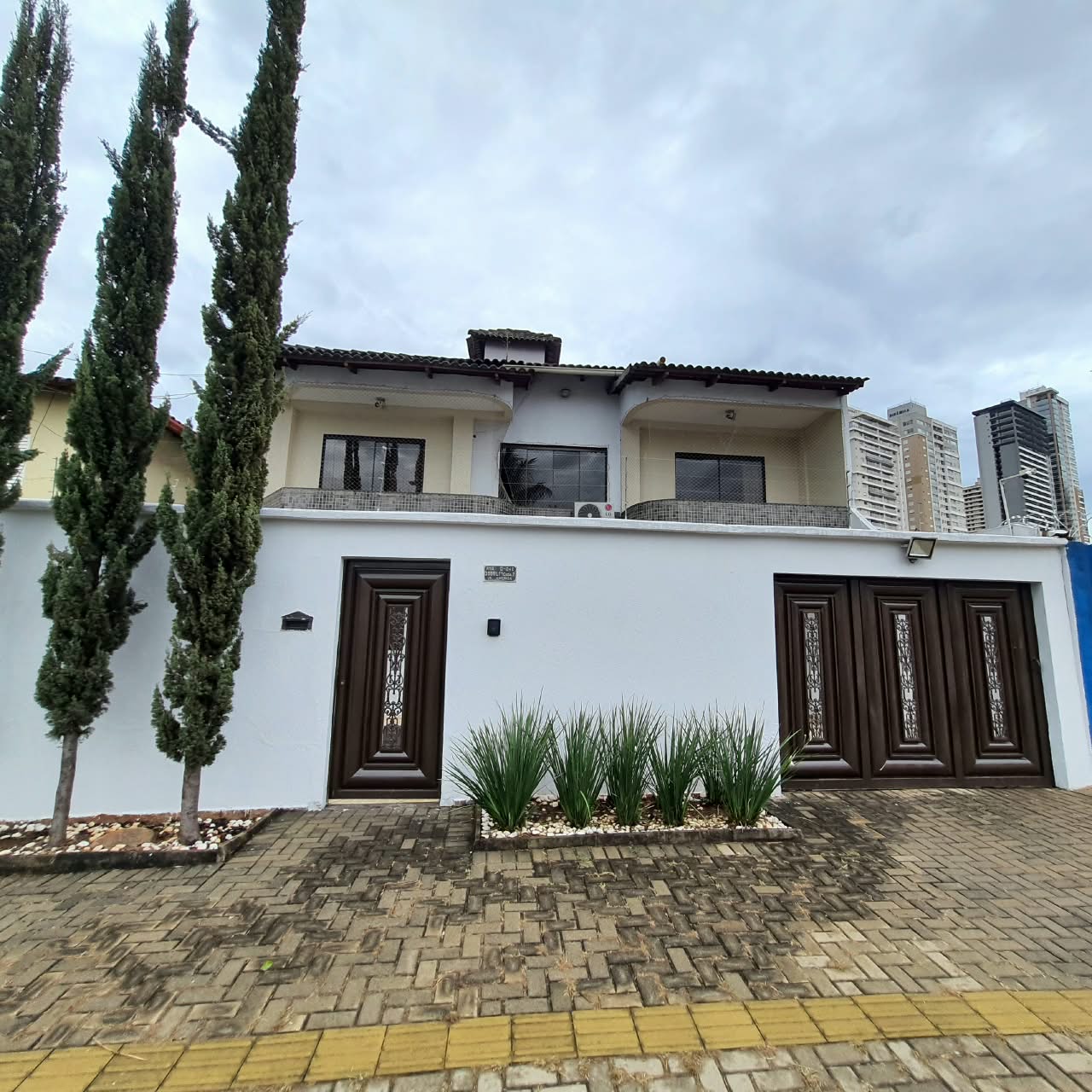 Sobrado 4/4, sendo 1 suíte, 310 m2, Jardim América