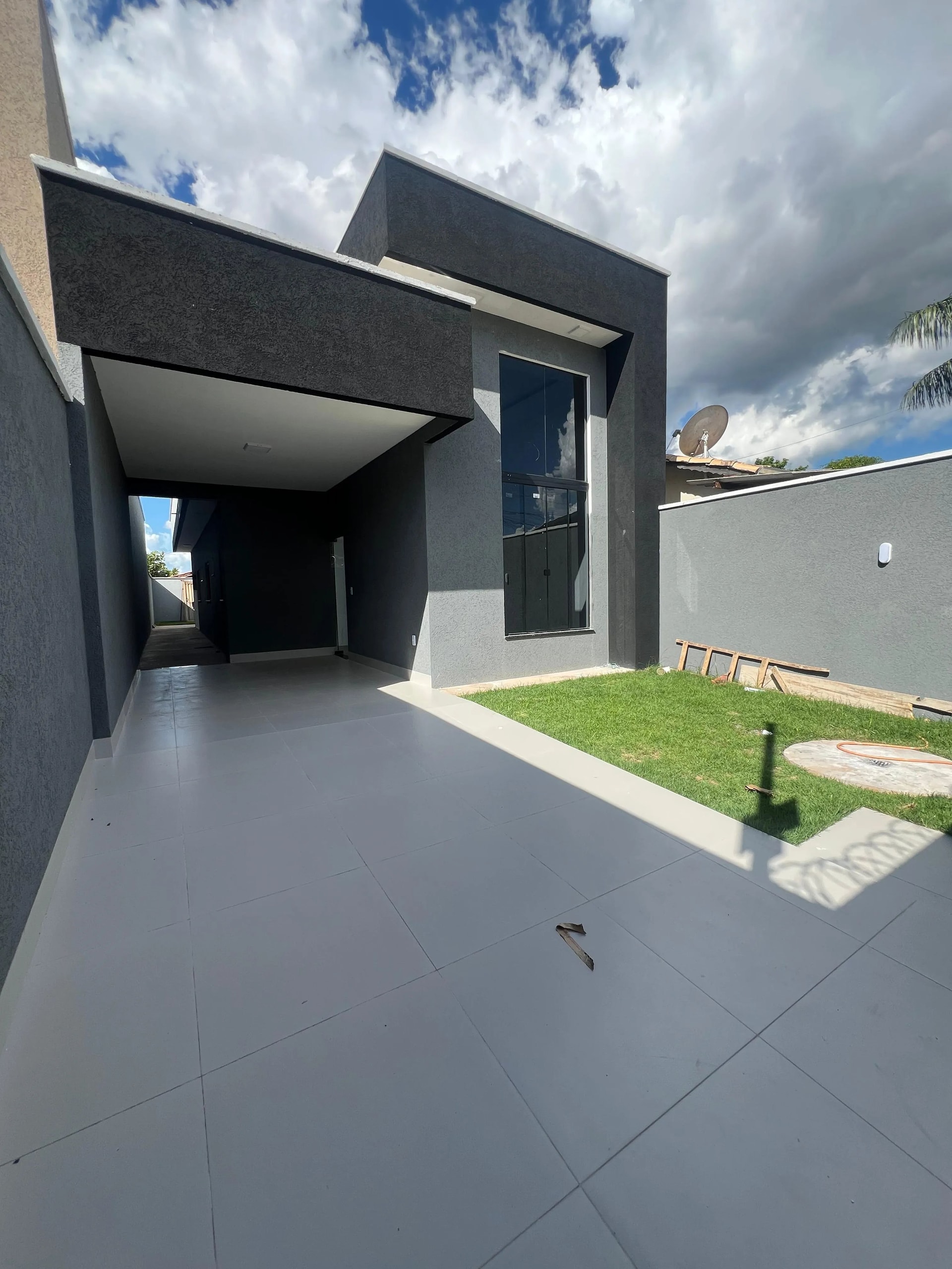 Casa para venda possui 118 metros quadrados com 3 quartos sendo um suíte.