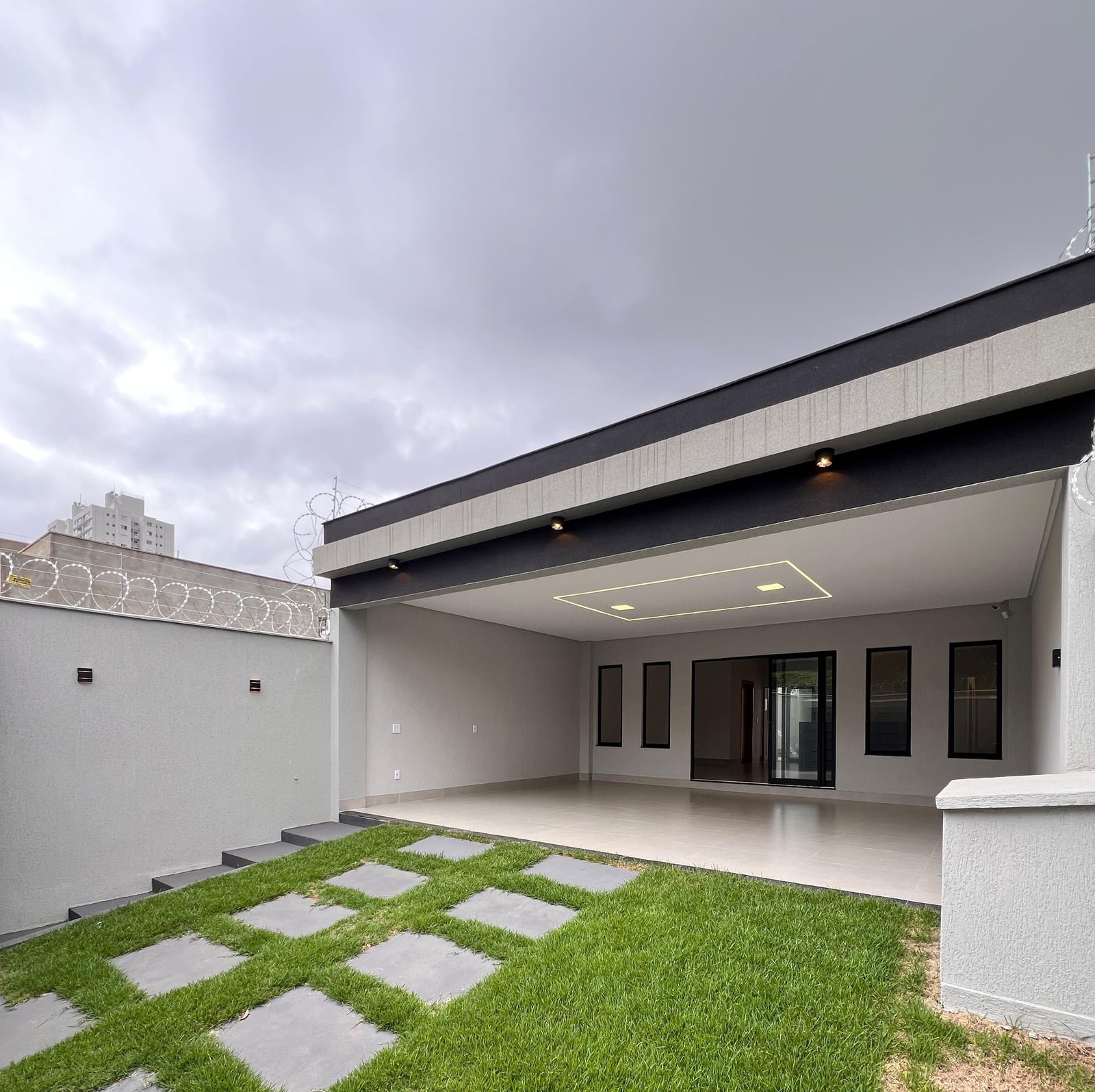 Casa NOVA 3qts 200m do Parque Cascavel