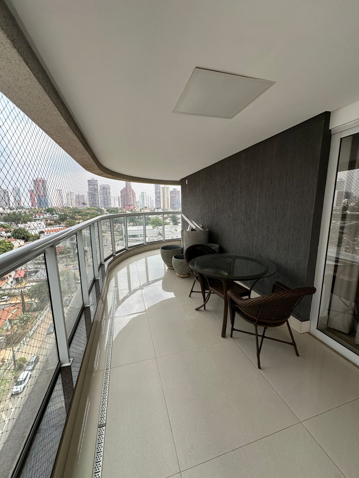 APARTAMENTO NO EDIFÍCIO SINFONIA ECO DESIGNER COM LOCALIZAÇÃO PREVILÉGADA NO SETOR MARISTA.