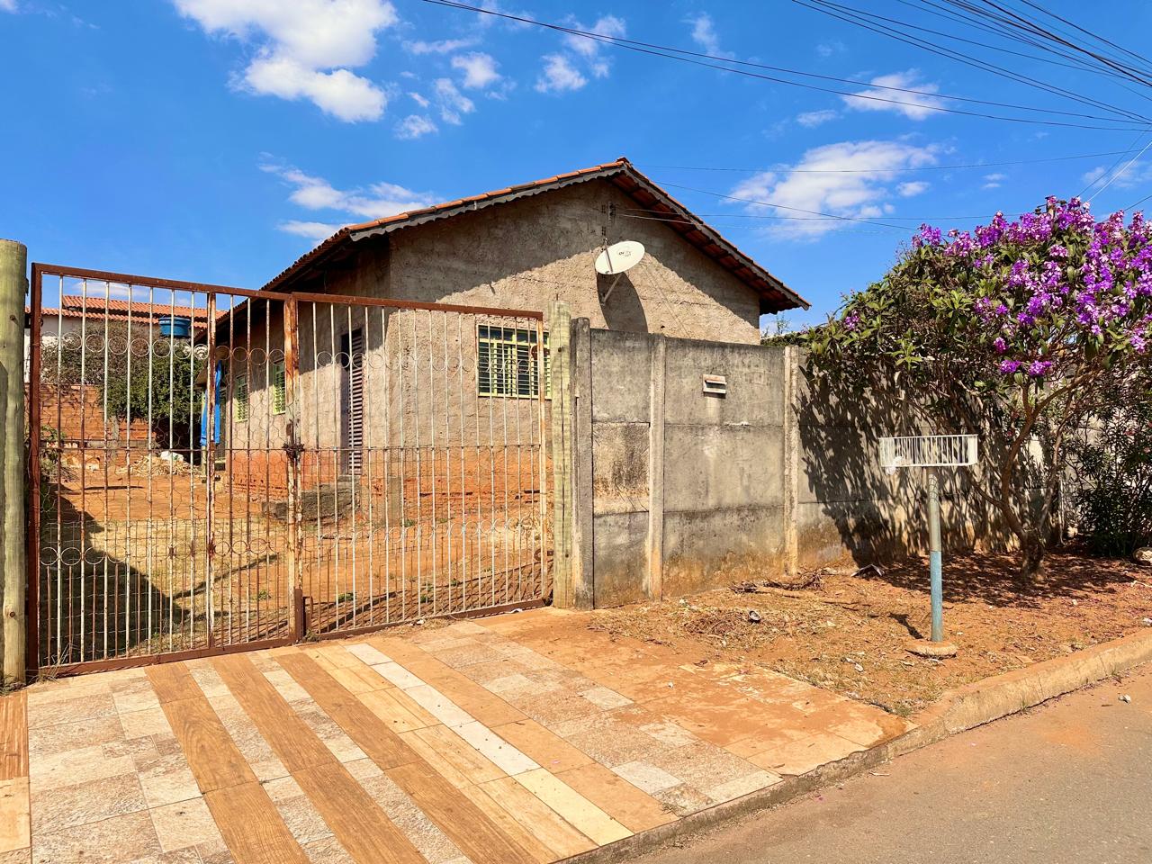CASA DE RUA 3 QUARTOS - SETOR RIO BRANCO