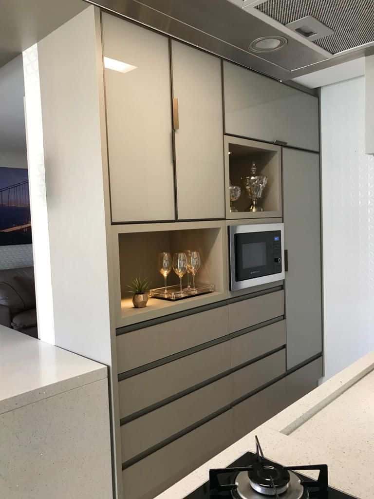 Apartamento no Setor Eldorado de 99 mts Com 3 suítes andar alto