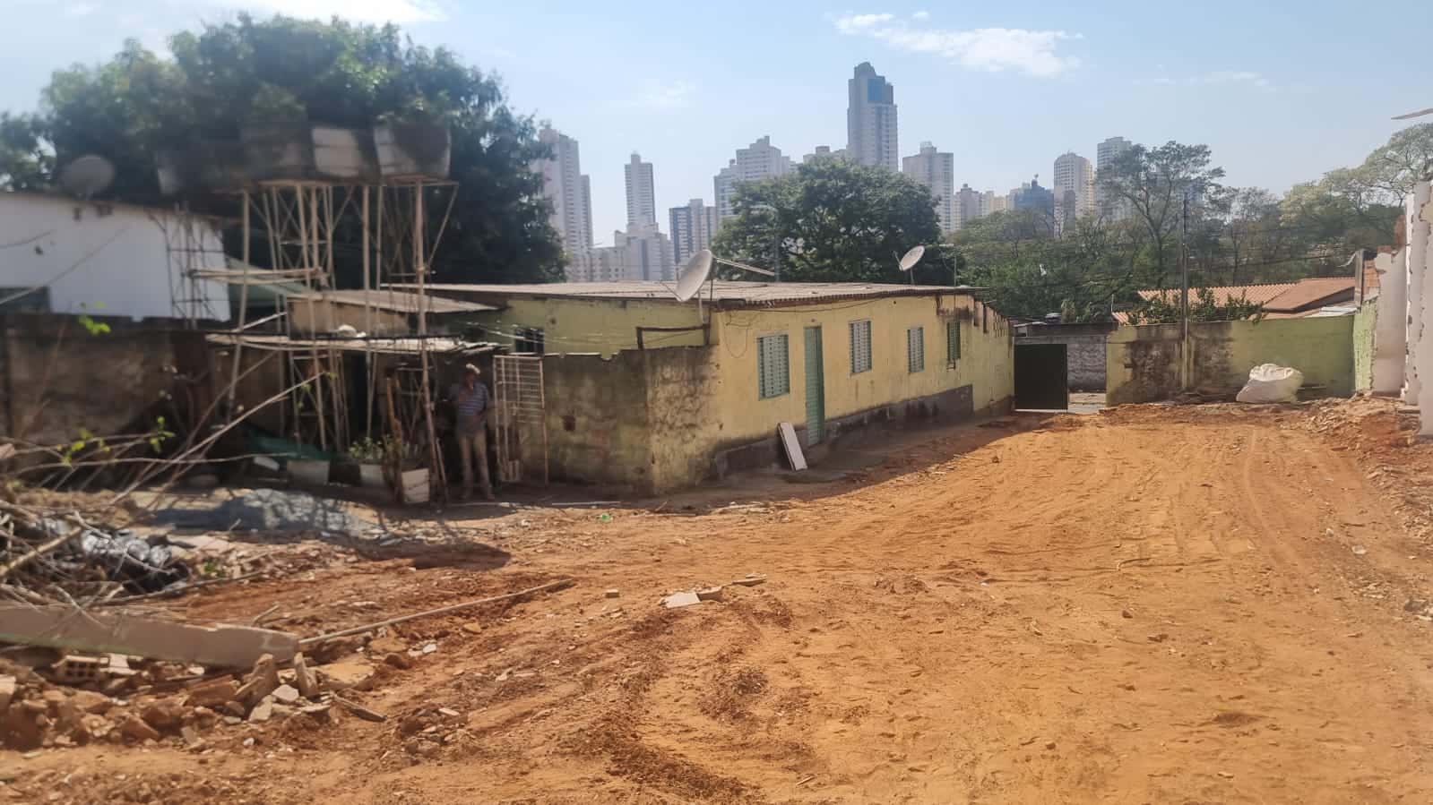 Lote Oportunidade no Setor Pedro Ludovico | Topografia Escorrida para a Rua
