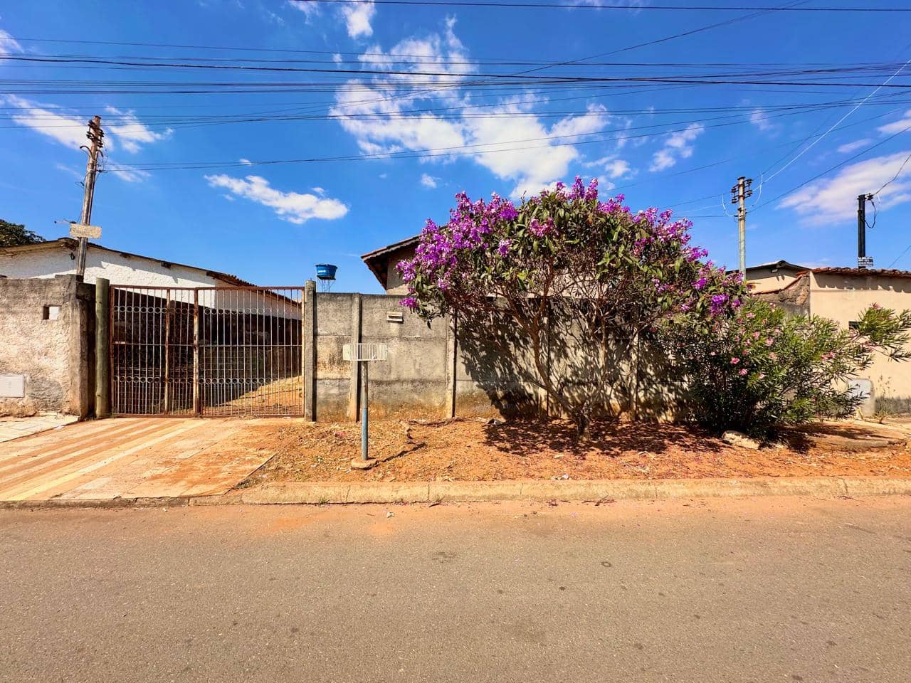 CASA DE RUA 3 QUARTOS - SETOR RIO BRANCO