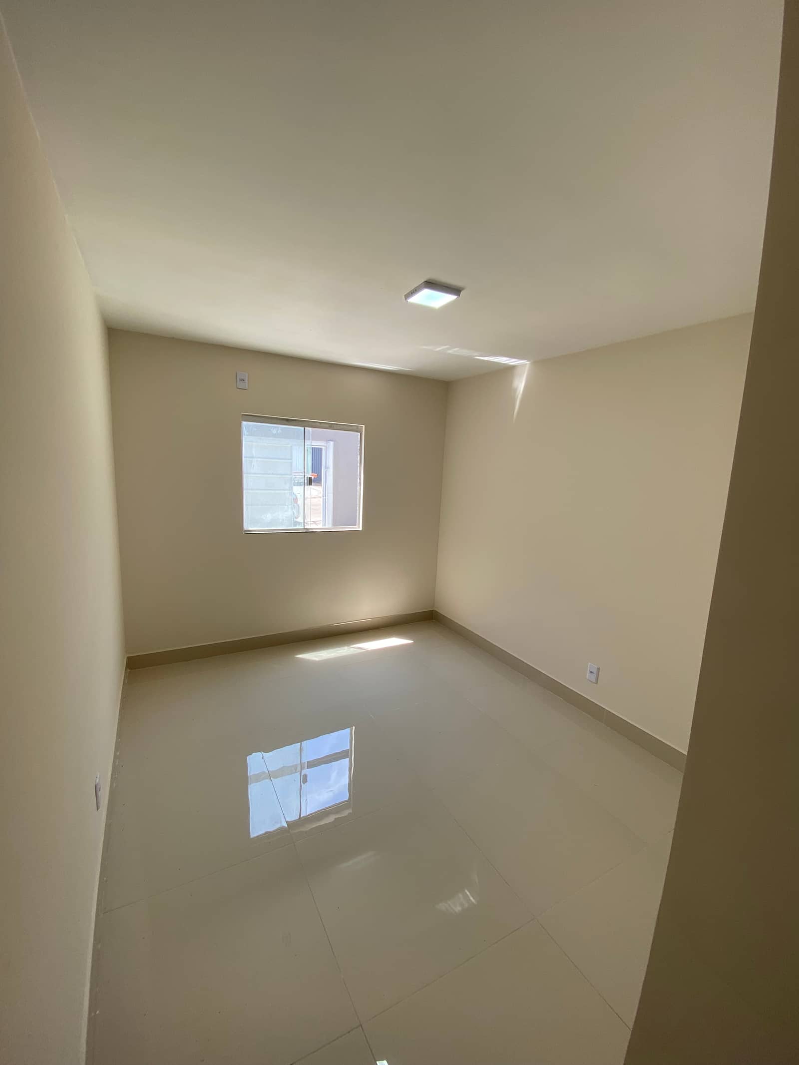 Casa com excelente acabamento interno, localizado no Parque Santa Rita