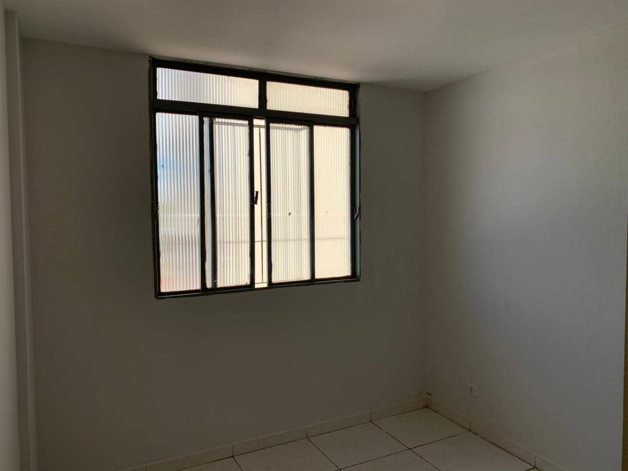 Apartamento no Ed. Castro Alves para alugar com 65 m² - Leste Universitário