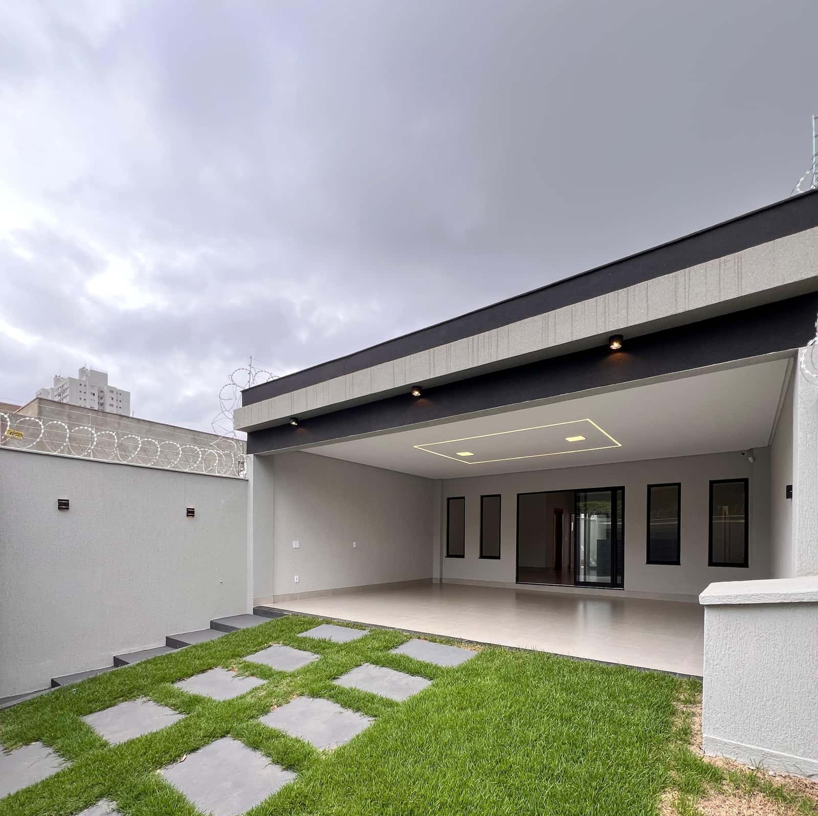 Casa NOVA 3qts 200m do Parque Cascavel