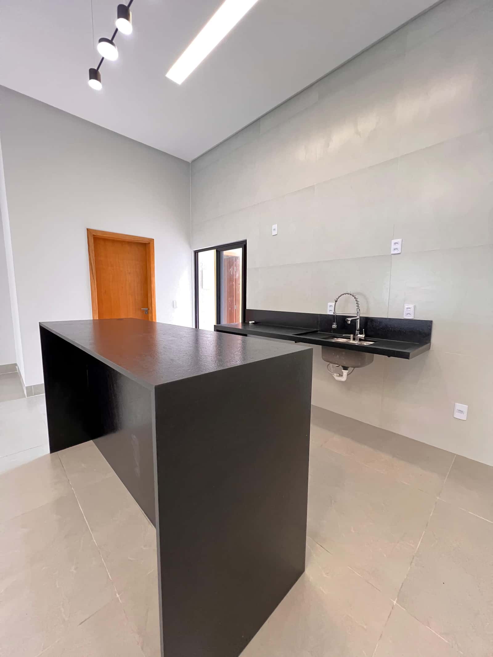 Casa NOVA 3qts 200m do Parque Cascavel